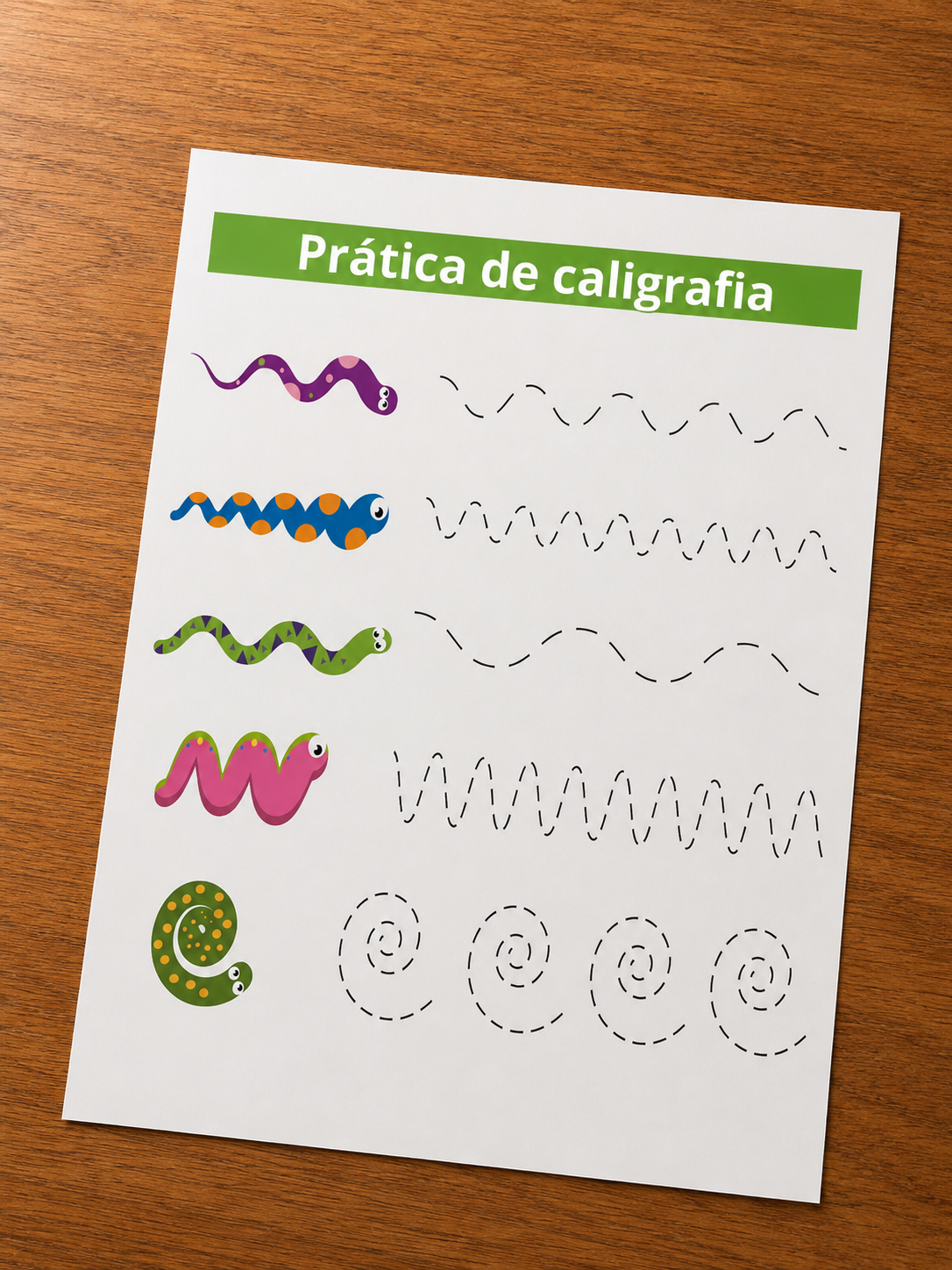 Folha de prática de caligrafia com traçados